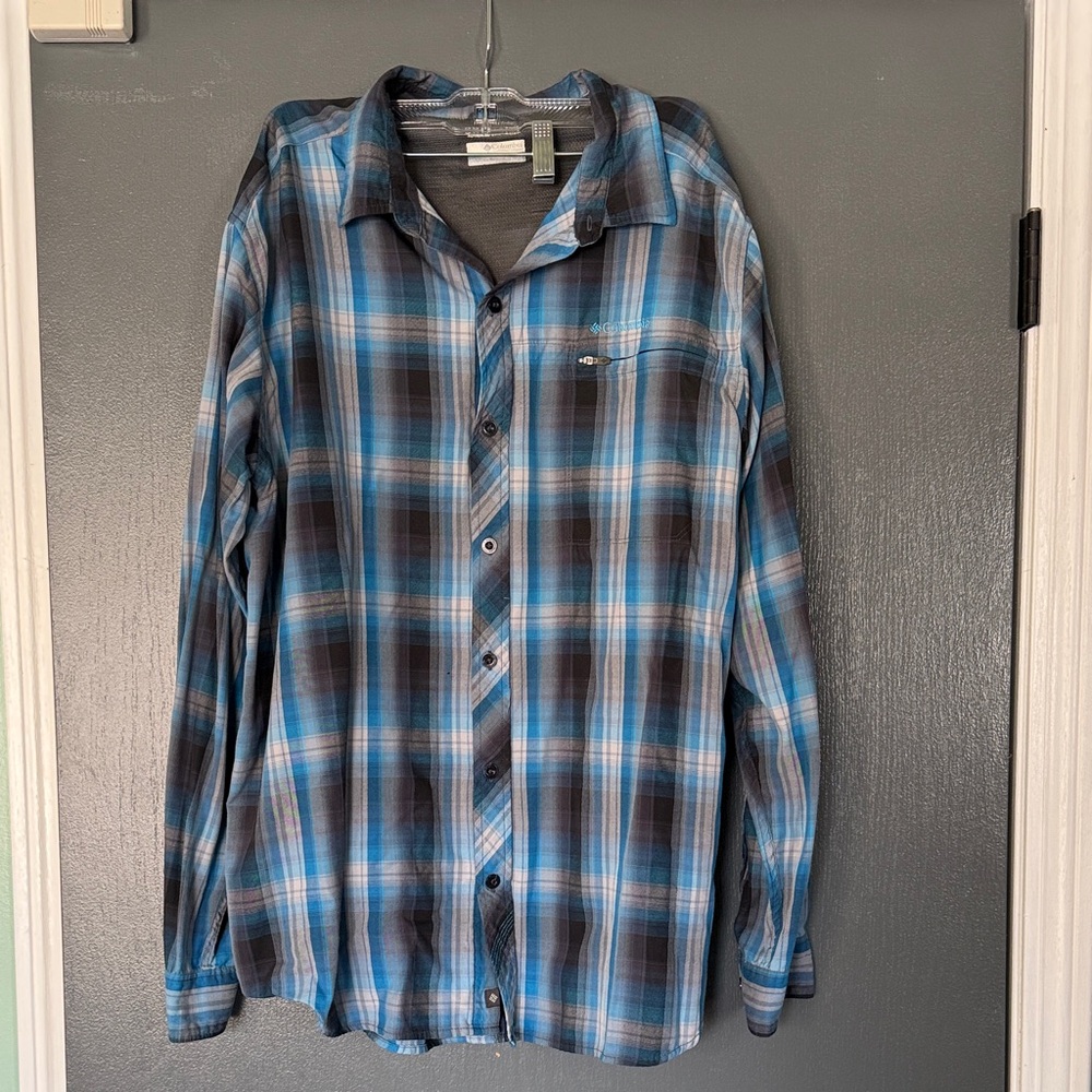 Columbia Men's Blue and Gray Plaid Button-Down Shirt